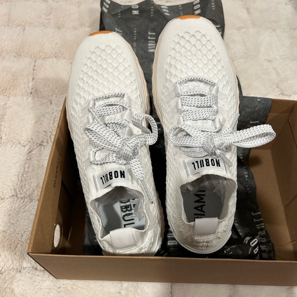New in Box NOBULL women’s runner sneakers size 7